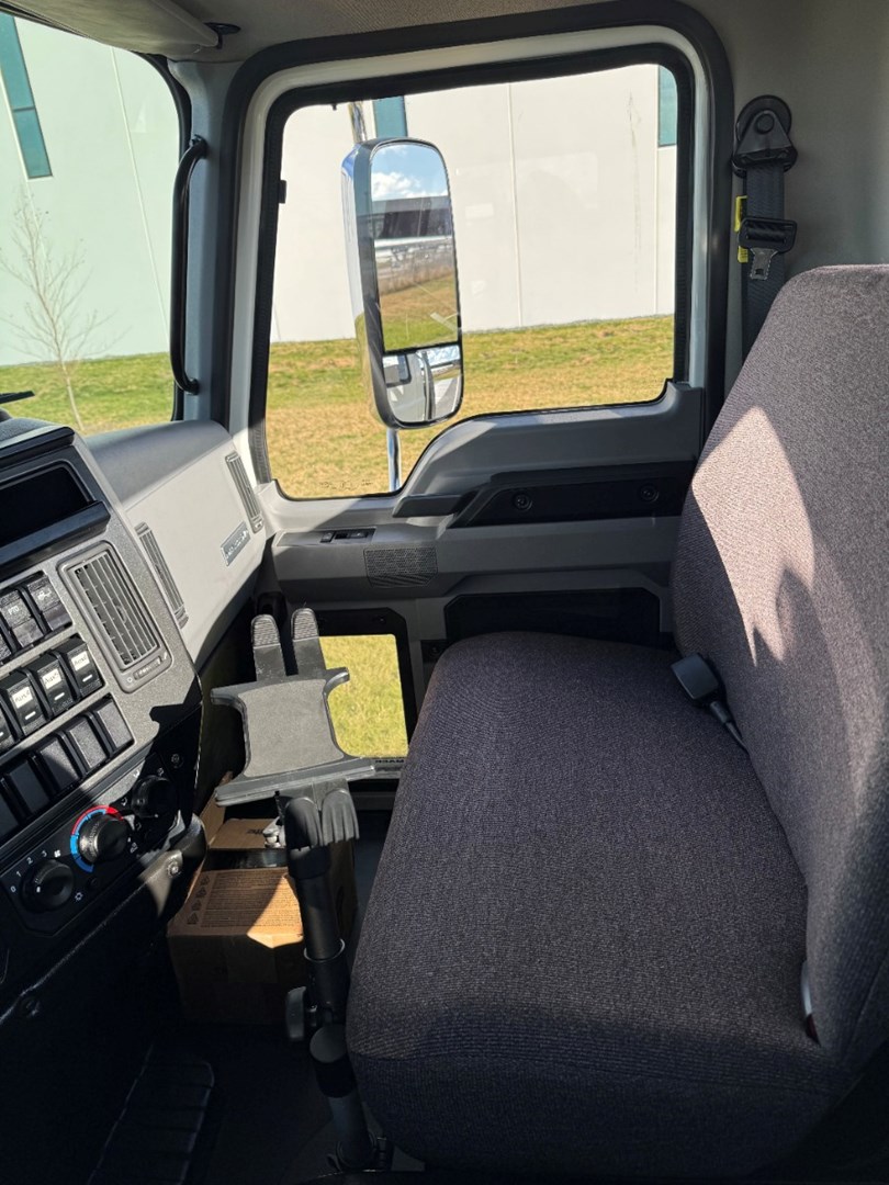 2024 MACK MD6 - USED TRUCKS FLAT BED - image 17